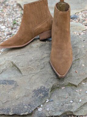 women's 8.5 Marc Fisher yarita pointed toe western bootie ankle boots